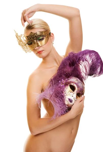 Schöne junge Frau mit Karnevalsmaske — Stockfoto