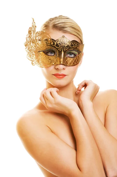 Belle jeune femme avec masque de carnaval — Photo