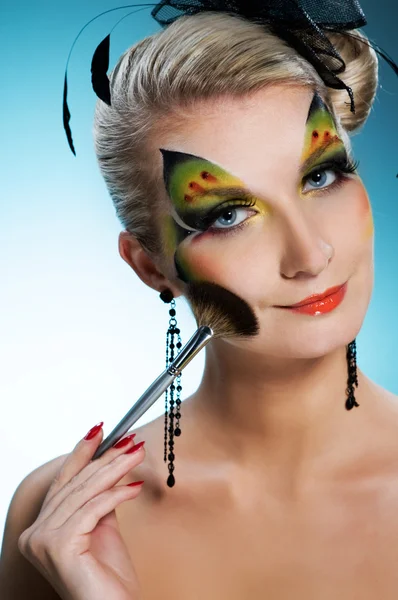 Schöne Frau mit kreativer Face-Art — Stockfoto