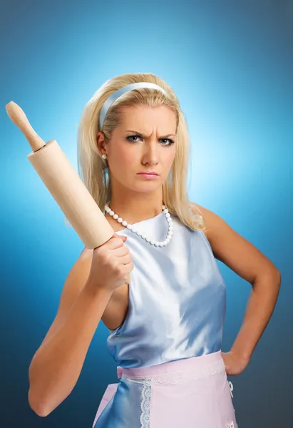 Dona de casa irritada com rolo pin — Fotografia de Stock