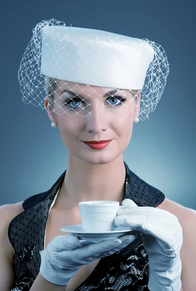 Schöne Dame mit Kaffeetasse — Stockfoto