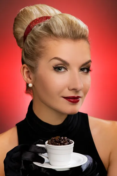 Hermosa dama bebiendo café — Foto de Stock