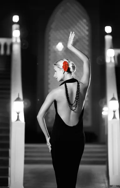女人跳舞佛兰明高 — 图库照片