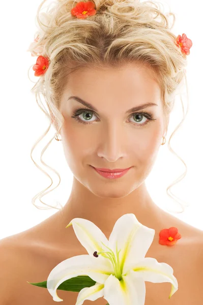 Hermosa mujer joven con flor de lirio —  Fotos de Stock