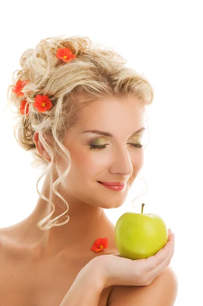Όμορφη γυναίκα με ώριμα πράσινο μήλο — Φωτογραφία Αρχείου