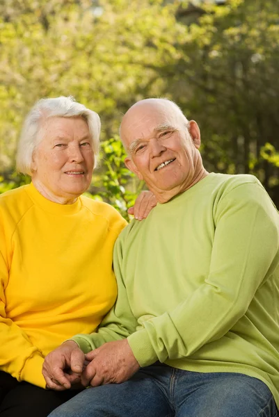 Seniorenpaar verliebt — Stockfoto