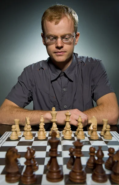 Thoughtful chess master — Stock Photo, Image