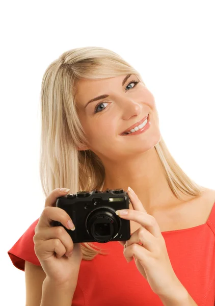 Belle femme avec appareil photo numérique — Photo