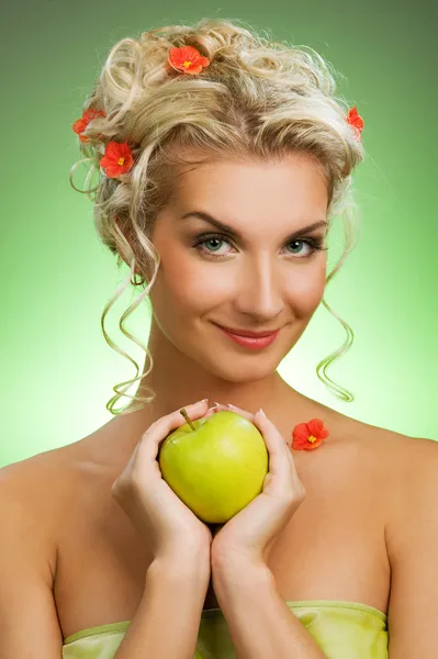 熟した青リンゴと美しい女性 ストック画像