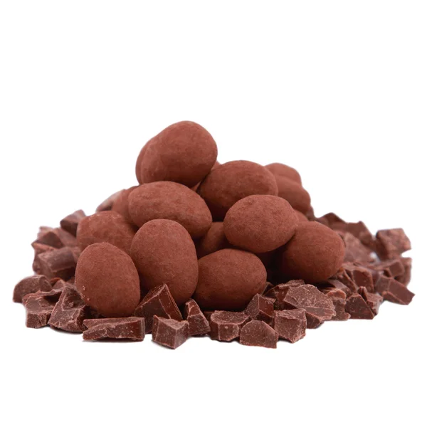 Шоколадные трюфели и ломтики — стоковое фото