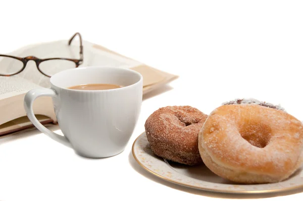 孤立的咖啡和甜甜圈 免版税图库照片