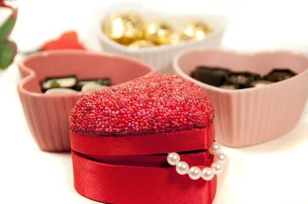 Valentine gift and chocalate truffles — Stock Photo, Image
