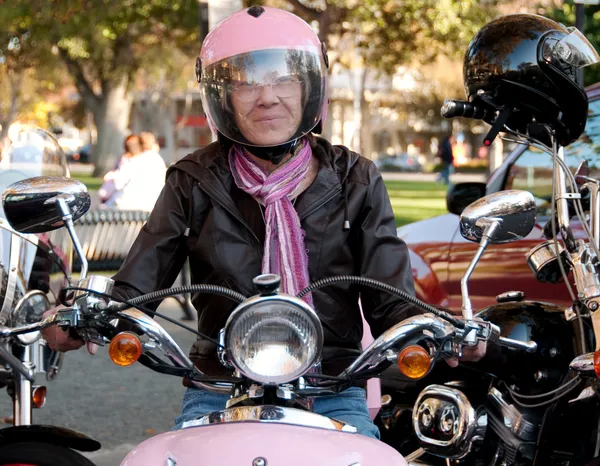 Cool motociclista feminino Fotos De Bancos De Imagens Sem Royalties