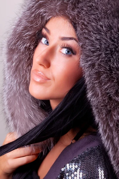 Attractive young brunette in her coat — Stock Photo, Image