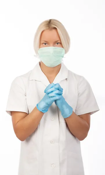 Enfermeira loira confiante usando luvas — Fotografia de Stock