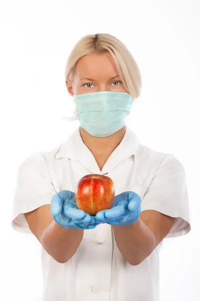 Pielęgniarka gospodarstwie czerwone jabłko — Zdjęcie stockowe