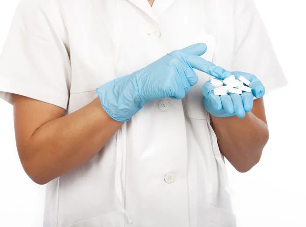Orvos kezében tabletta — Stock Fotó