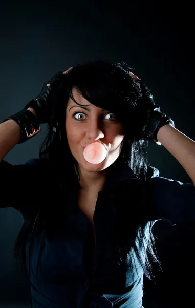 Happy girl chewing bubble gum — Stock Photo, Image