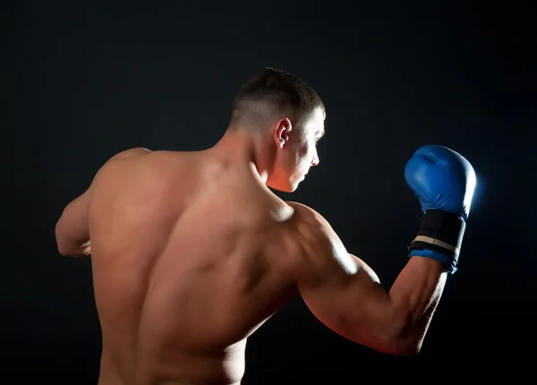Potente boxeador durante el traning — Foto de Stock