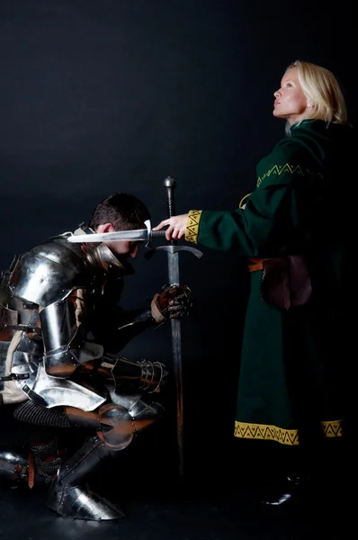 A lady és ő knight — Stock Fotó