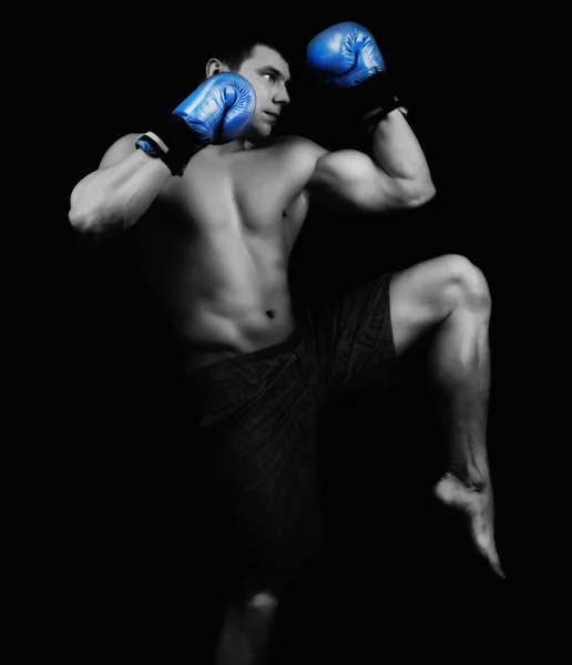Imagen del luchador en la oscuridad — Foto de Stock