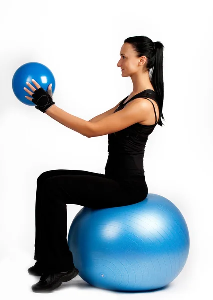 Stretching motion med boll — Stockfoto