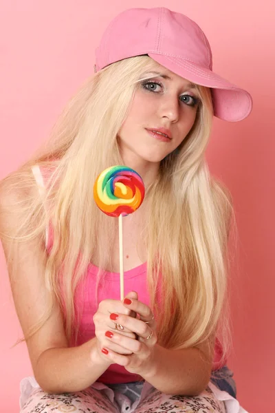 Ung flicka med lollipop — Stockfoto