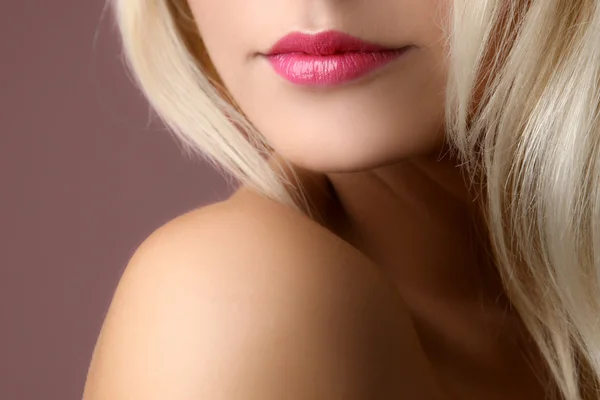 美しい女性の顔のフラグメント — ストック写真