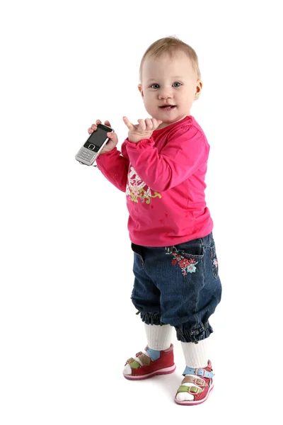 Маленькая девочка с мобильным телефоном — стоковое фото