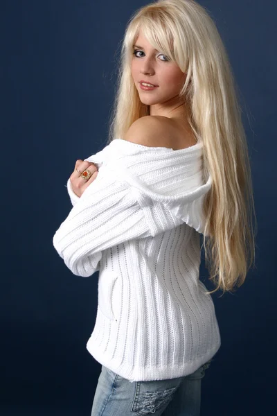 Красивая и сексуальная блондинка — стоковое фото