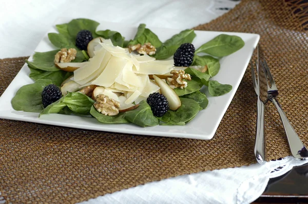 parmesan peynir ile ıspanak salatası