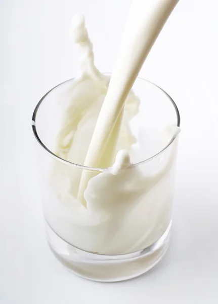 Заливки молоко — стокове фото