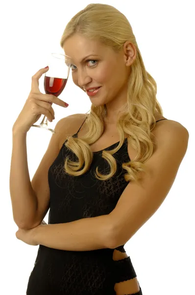Блондинка в вечернем платье с вином — стоковое фото
