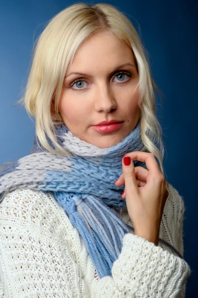 Szőke lány téli ruha — Stock Fotó