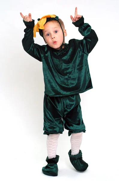 Fratzenhafter Junge im Kostüm — Stockfoto