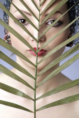 kadın portre palmiye yaprağı