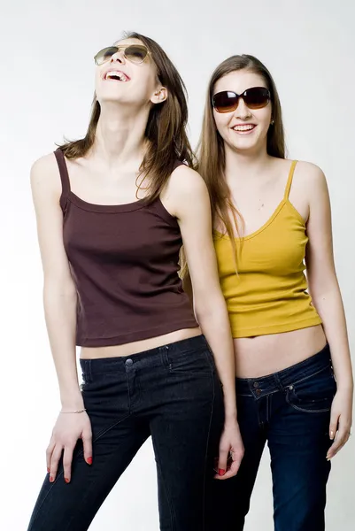 Két vidám fiatal lányok — Stock Fotó