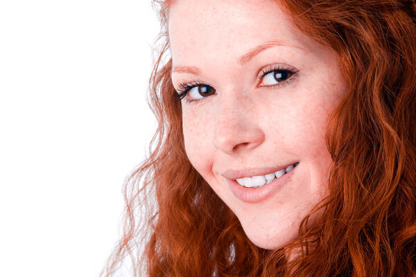 Красивая рыжая девушка
