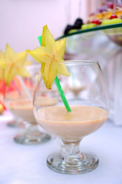 stock image Glasses with liquor and carambola