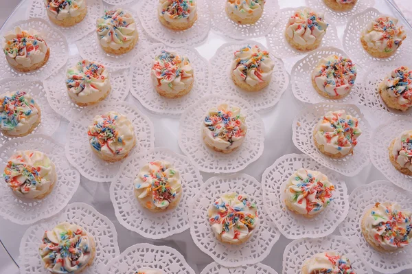 Small creamy cakes — Stock Photo, Image