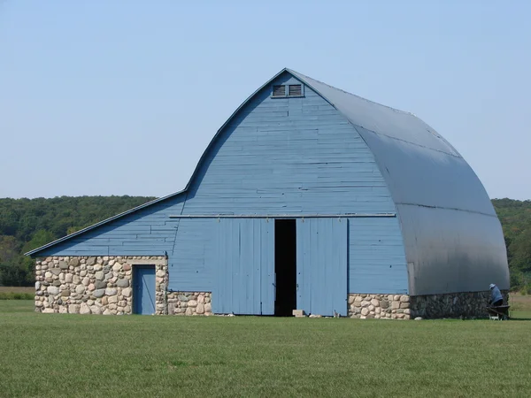 Unusal Blue barn — Stock Photo, Image