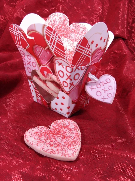 Galletas de corazón en caja de corazones — Foto de Stock