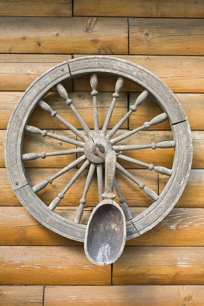 Дерев'яне колесо і ложка Ліцензійні Стокові Зображення