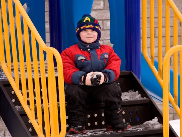 Malý chlapec v zimě — Stock fotografie