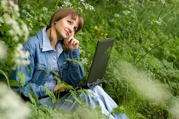 Girl and laptop — Stock Photo, Image