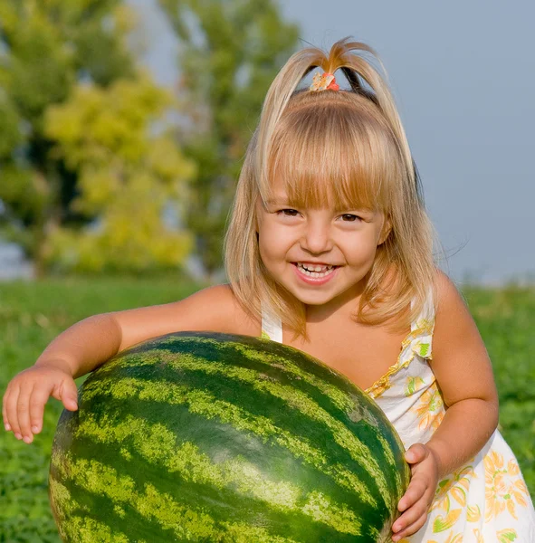 Holčička s meloun — Stock fotografie