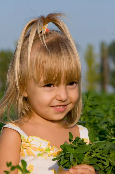Porträt des kleinen Mädchens — Stockfoto