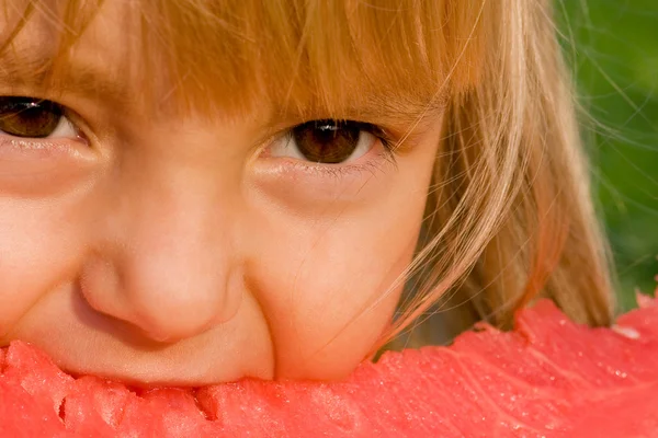 Bambina con anguria — Foto Stock