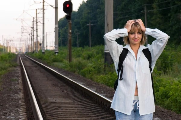 Žena a železnice — Stock fotografie