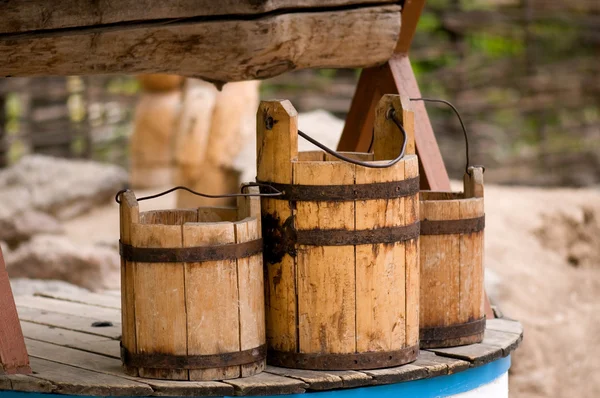 Oude houten emmers — Stockfoto